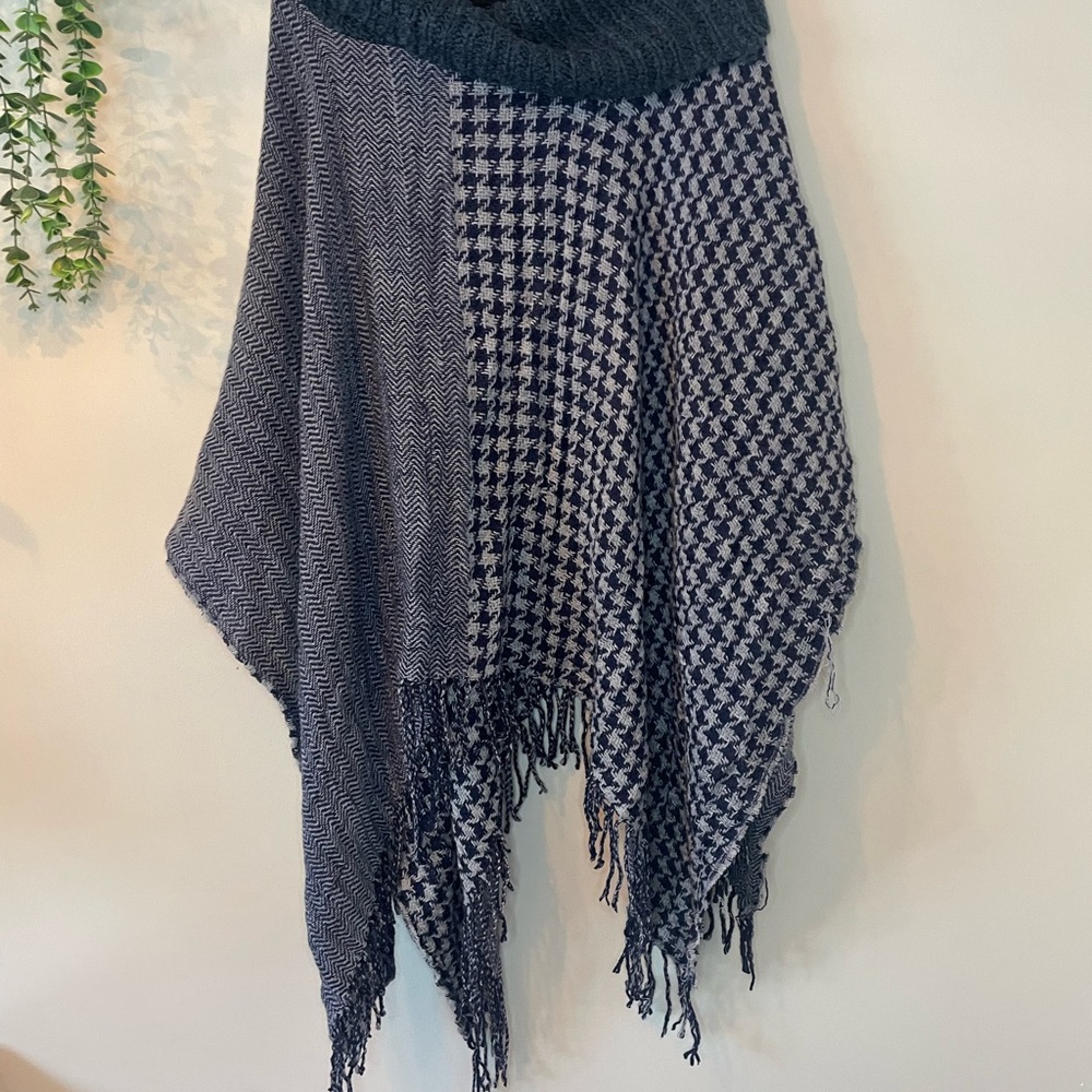 Chic Navy and White Houndstooth Boho Cozy Soft Poncho